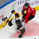 Canada’s Kaiden Guhle (r.) hits Germany’s Samuel Dube.